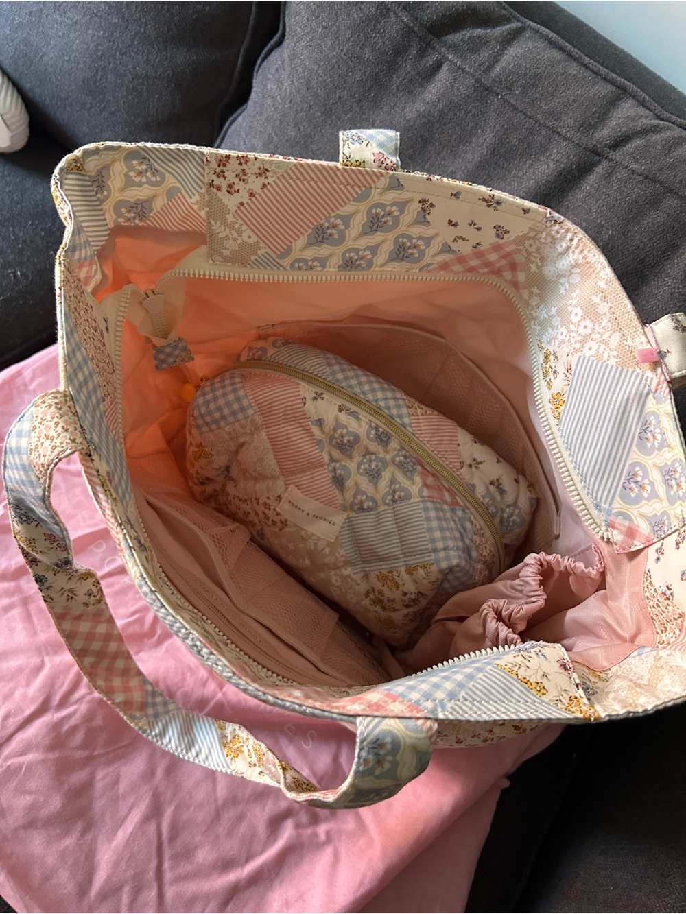 Poppy & Peonies Quilted Patchwork Tote and Matching Large Cosmetic Bag - Picture 7 of 13